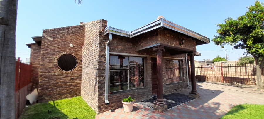 To Let 2 Bedroom Property for Rent in Lethlabile North West
